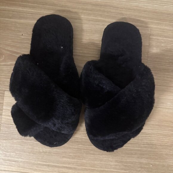 Shoes - Black Faux Fur Slippers – Size 6